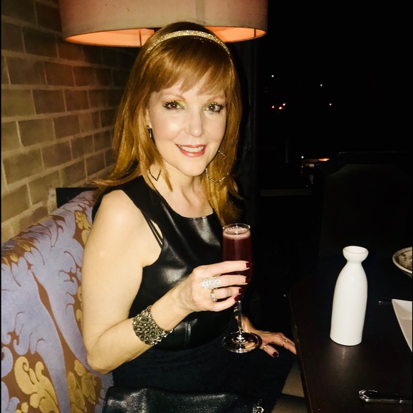 Meet your Posher, Darlene - Picture 1 of 4